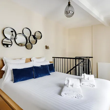 Pick A Flat's In Montmartre - Rue Lepic *