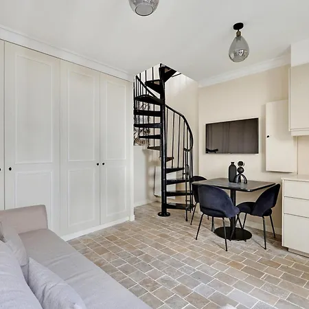 Pick A Flat's In Montmartre - Rue Lepic *
